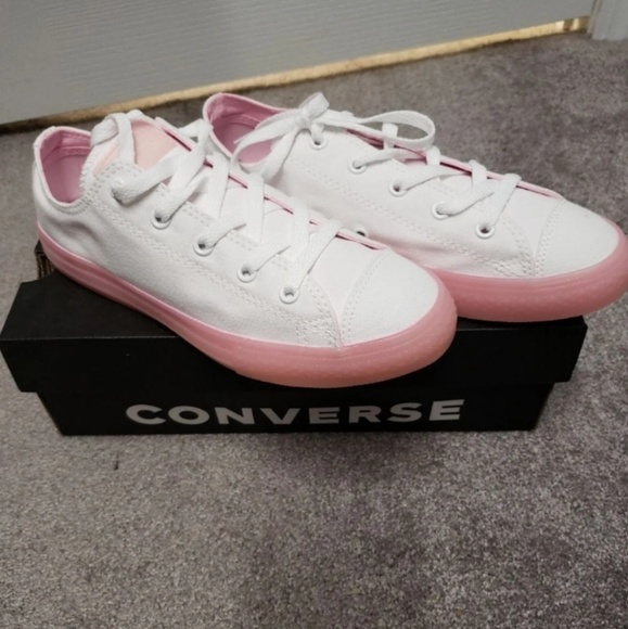 Converse - Picture 2 of 4